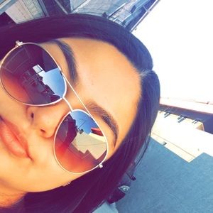 Meet your Posher, Dahlia